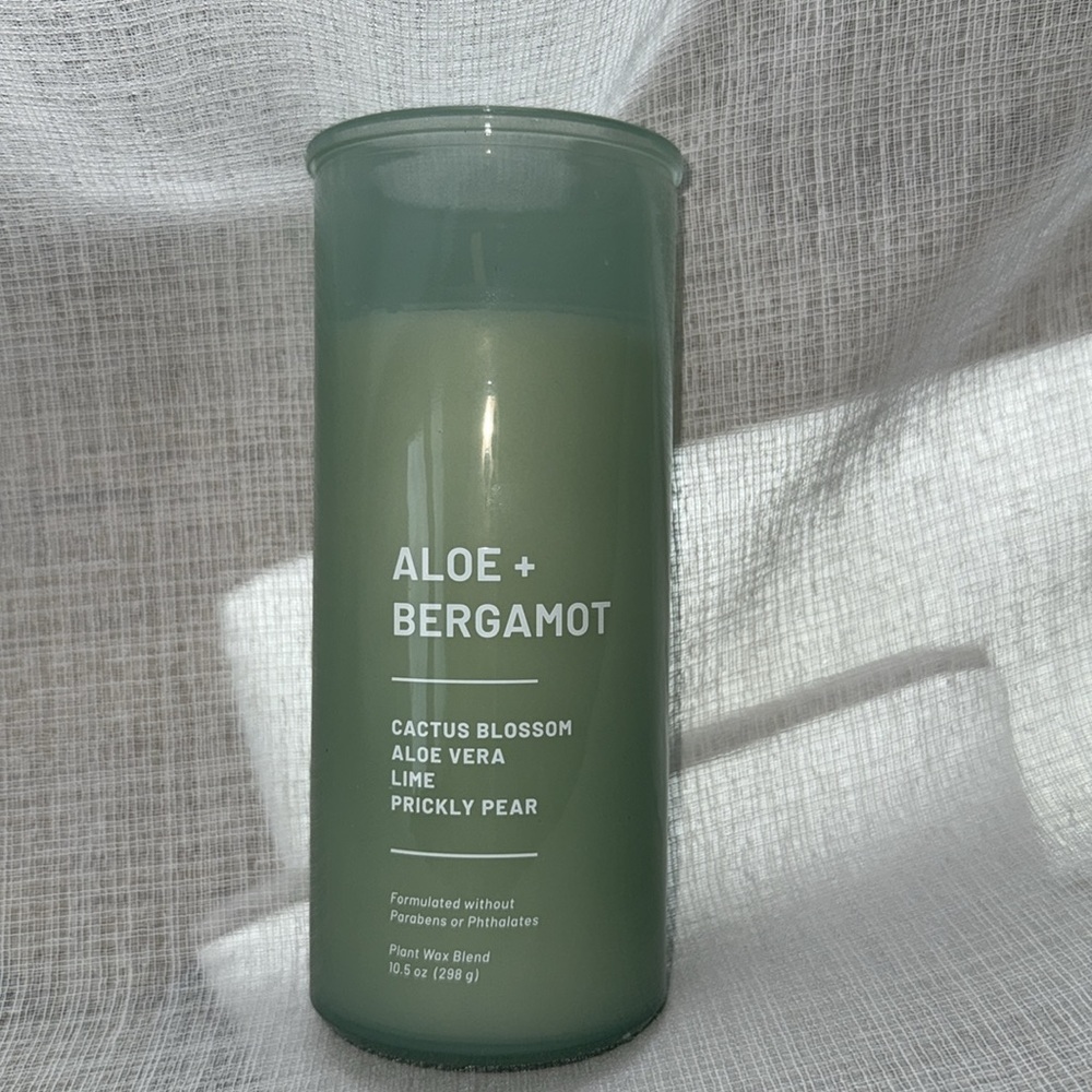Aloe‎ + Bergamot  Candle - Green - Picture 11 of 15